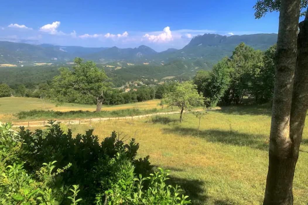 Dans la fôret à 15 minutes de Crest et de Saillans, vue panoramique, calme Piégros-la-Clastre Extérieur photo