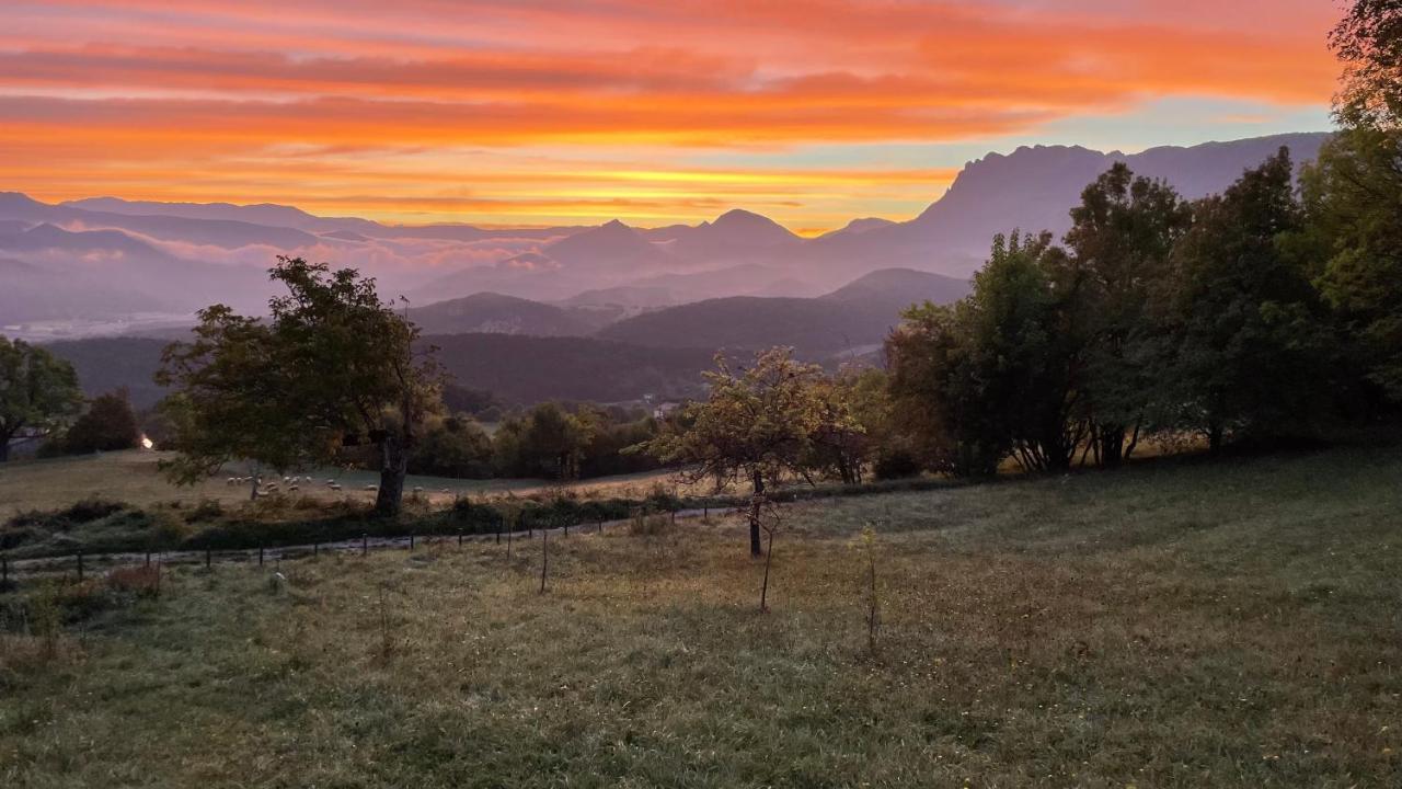 Dans la fôret à 15 minutes de Crest et de Saillans, vue panoramique, calme Piégros-la-Clastre Extérieur photo